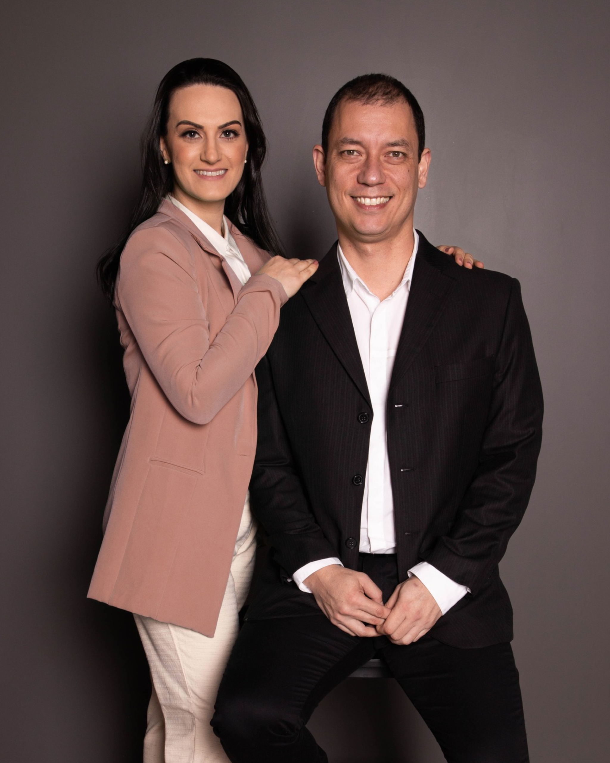Dr. Renato Fujita e Dra. Aline Welz